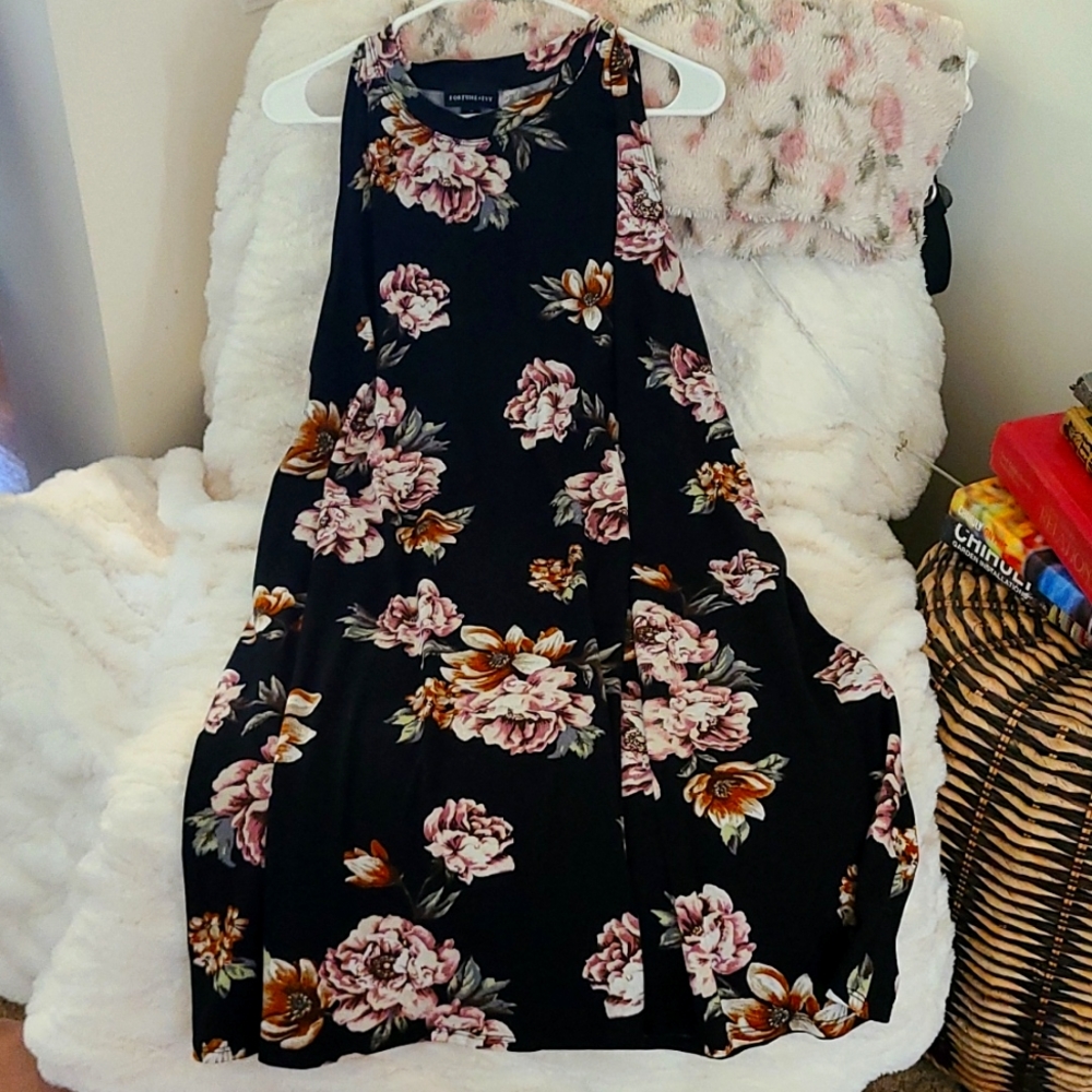 Comfy And soft floral dress by Fortune + Ivy